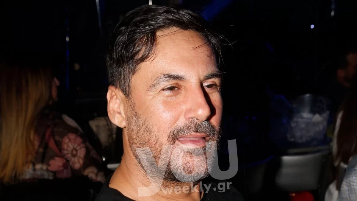 Χρήστος Νέζος: "Σάλος" με την κίνηση του δημοσιογράφου σε καρναβαλίστρια την ώρα που έβριζε τον Κυριάκο Μητσοτάκη