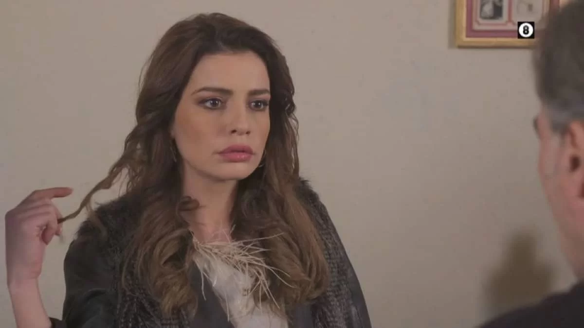 Χαιρέτα μου τον Πλάτανο (25/4): Νέο ειδύλλιο; "Σκάει" φιλί στον Θοδωρή και...