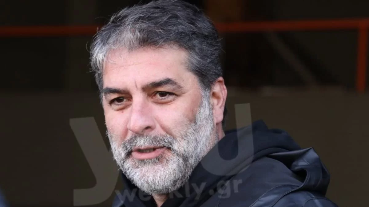 Αγνώριστος ο Βασίλης Μπισμπίκης - Καραφλός και πολλά κιλά παραπάνω για τη θεατρική του παράσταση