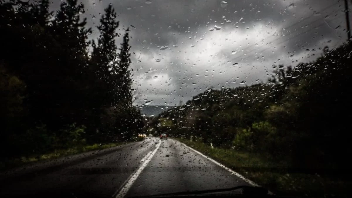 Θα πλημμυρίσουν οι δρόμοι: Έντονες βροχές και καταιγίδες τις επόμενες ώρες - Που θα "χτυπήσουν" τα καιρικά φαινόμενα