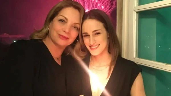 Στην Κέρκυρα μαζί με την κόρη της, Μαρία η Άντζελα Γκερέκου - Οι φωτογραφίες με τις ευχές της για το Πάσχα