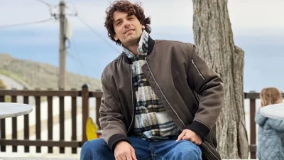 Ίδιο μαλλί και ίδιο χαμόγελο - Η συγκλονιστική ομοιότητα του Αποστόλη Τότσικα με τον γιο του