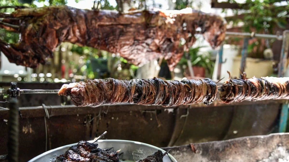 Κυριακή του Πάσχα: Για να γίνει τραγανή η πέτσα - Πως θα πετύχετε το τέλειο ψήσιμο του αρνιού