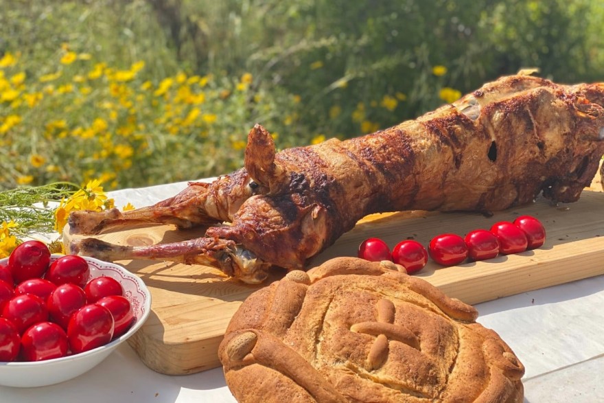 Τι πρέπει να κάνετε για να βγει το αρνί στη σούβλα νόστιμο και ζουμερό