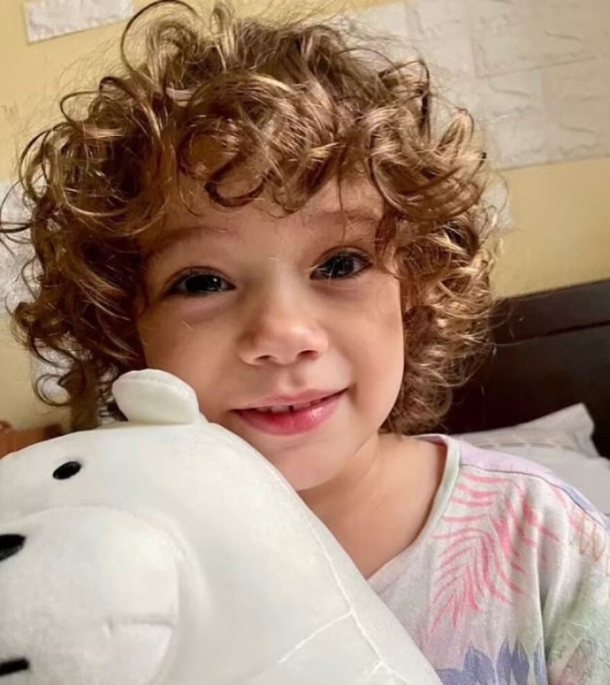 Γλυκά Νερά: Με μπουκλωτό μαλλάκι και χείλη ίδια με της Καρολάιν - Η πρώτη φωτογραφία της μικρής Λυδίας 2 χρόνια μετά την δολοφονία της μητέρας της