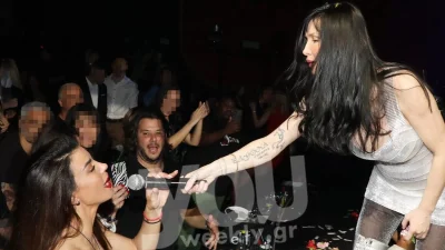 Με πολύ στενό στράπλες φόρεμα η Ειρήνη Παπαδοπούλου - Φουλ ανανεωμένη μετά το χωρισμό της από τον Πασχαλάκη