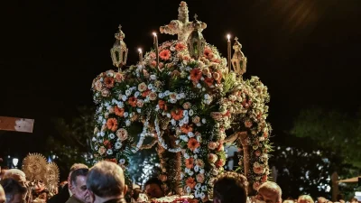 Πάσχα 2023: Στα ύψη οι τιμές των λουλουδιών - Τι θα συμβεί με τον στολισμό των Επιταφίων