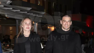 Κατερίνα Δαλάκα: Τι φόρεσε στο πλευρό του Φιντιρίκου για μια απλή βραδινή βόλτα στη Μύκονο