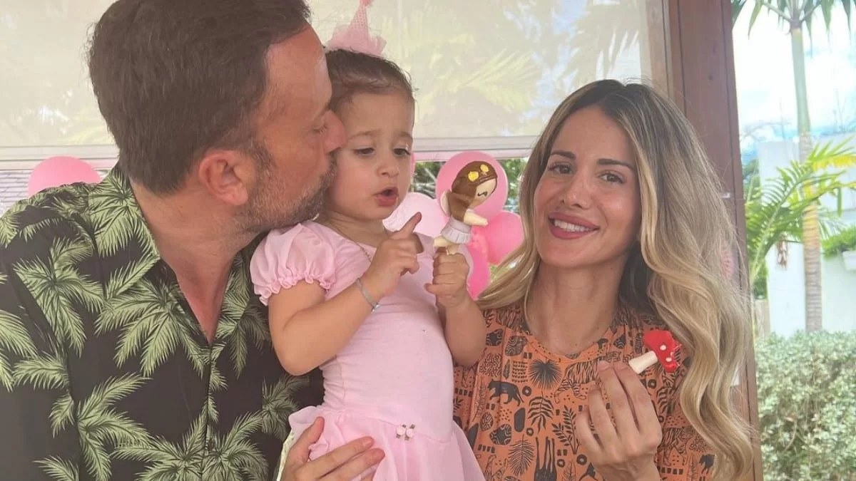 Έτσι περνούν τον χρόνο τους στον Άγιο Δομίνικο - Η τρυφερή φωτογραφία του Γιώργου Λιανού με την κόρη του