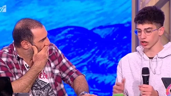 Τέμπη: «Eίμαστε νευριασμένοι με τους επιβάτες που πήραν αυτόν τον κινούμενο δολοφόνο» - Ξέσπασε ο Άγγελος Τσιαμούρας, επιζών του τρένου