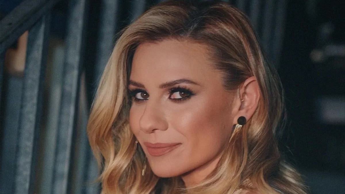 Mπήκε στην κουζίνα με τον μικρό Αρίωνα - Τα κουλουράκια που έφτιαξε η Καραβάτου με το γιο της