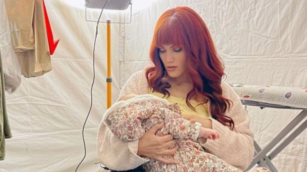 Ήταν κάτω από την κουβέρτα και έπαιζαν με... - "Έλιωσε" το instagram με την Μαίρη Συνατσάκη και την κόρη της