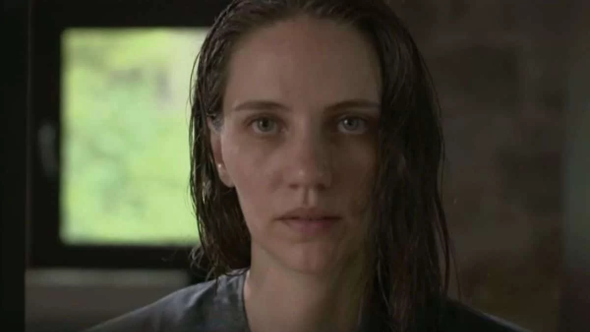 Μαύρο Ρόδο: Την βρίσκουν μισοπεθαμένη, της κάνουν εξετάσεις κι αποκαλύπτεται ότι είναι έγκυος!