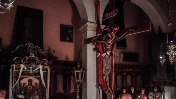 Μεγάλη Παρασκευή: Τι συμβολίζει η σημερινή ημέρα - Απαγορεύεται ρητά να...