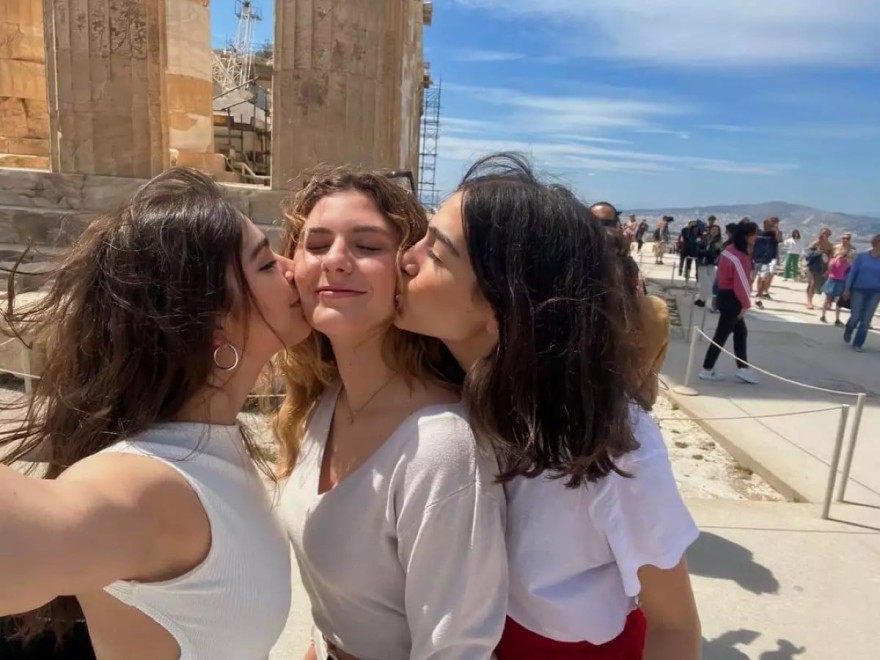 Μελίνα Νικολαϊδη κολλητές