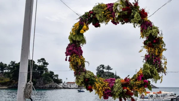 Με ομπρέλα ή γυαλιά ηλίου; - Τι προειδοποιούν τα Μερομήνια για τον καιρό της Πρωτομαγιάς