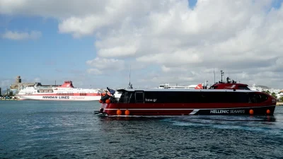 Σοκ στη Σύρο: Εντοπίστηκε νεκρό παιδί στο λιμάνι