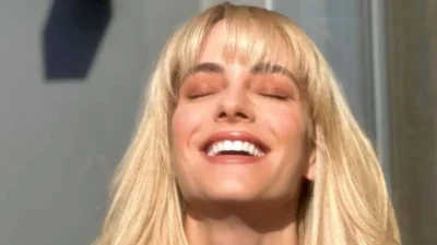 Με βρεγμένα μαλλιά κάτω από τον ήλιο η Δούκισσα Νομικού - Η φωτογραφία που τράβηξε η κόρη της, Αναστασία