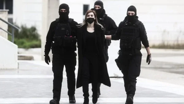 «Έχει επιδεινωθεί ακραία!» - Το αυτοάνοσο που οδήγησε τη Ρούλα Πισπιρίγκου στο χειρουργείο