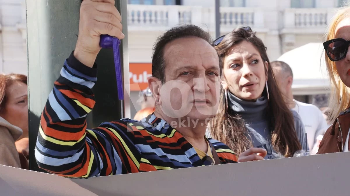 «Ήμασταν στην σκηνή και μου πετούσαν...» - Σοκάρει ο Σπύρος Μπιμπίλας με περιστατικό στο θέατρο