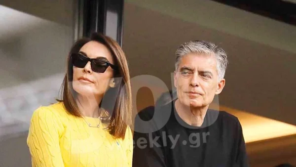 Ντυμένη στα κίτρινα για να δει την ΑΕΚ - Η Τατιάνα Στεφανίδου στο γήπεδο μαζί με τον κούκλο γιο της και τον Νίκο Ευαγγελάτο