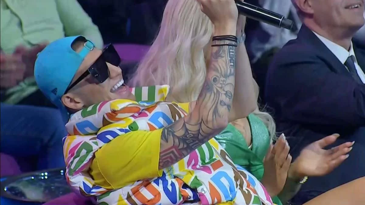 J2US: «Πάμε λίγο τα vides...» - Πανζουρλισμός στο twitter με τον Tranno