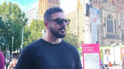 «Δόξα το Θεό τα μαλλιά μου έχουν βγει» - Κόλαφος ο Τριαντάφυλλος κατά του αρχισυντάκτη του Survivor All Star