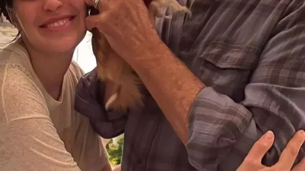 Πήρε στην αγκαλιά του το πρώτο του εγγόνι - Αστέρας του Hollywood έγινε παππούς