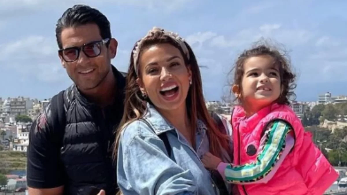 Με γάζα και ορό στο χέρι της - Στο νοσοκομείο η κόρη της Ελένης Χατζίδου & του Ετεοκλή Παύλου