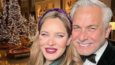 Έσβησε τούρτα με το γιο στην αγκαλιά του - Στιγμές ευτυχίας για το Χριστόπουλο & την Ανίτα Μπραντ