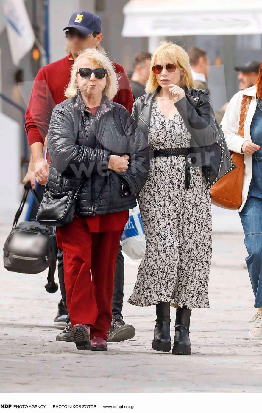 Πρώτο Πάσχα μετά το διαζύγιο στη Μύκονο κι όχι μόνη - Αποκλειστικές φωτογραφίες της Ελεωνόρας Ζουγανέλη