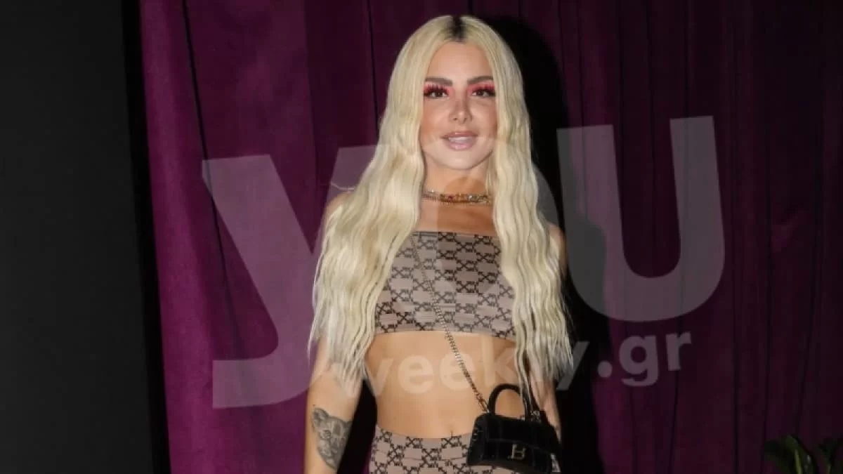 Μόνο με το μαγιό της και πολύ κοντό σορτσάκι - ''Σούσουρο'' με βίντεο της Ζόζεφιν μέσα στο σπίτι της