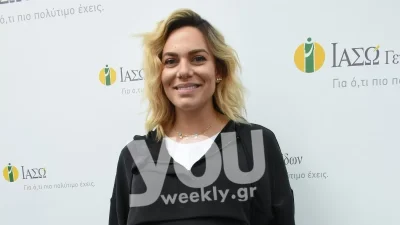 Χαμογελαστή μετά τη γέννηση της κόρης της έξω από το μαιευτήριο - Πήρε εξιτήριο η Ιωάννα Μαλέσκου