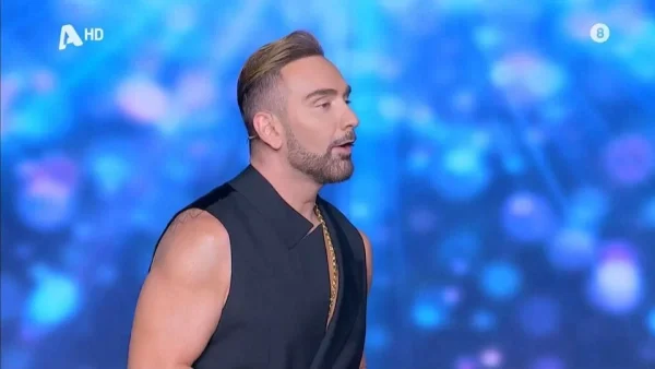 J2US: «Και εσύ και το παντελόνι σου...» - Το αιχμηρό σχόλιο που δέχτηκε ο Κοκλώνης για την στυλιστική του επιλογή