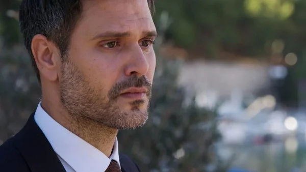 Παγιδευμένοι: Ο Δημήτρης θρηνεί - «Το όπλο εκπυρσοκρότησε! Ήταν δίπλα μου νεκρός»