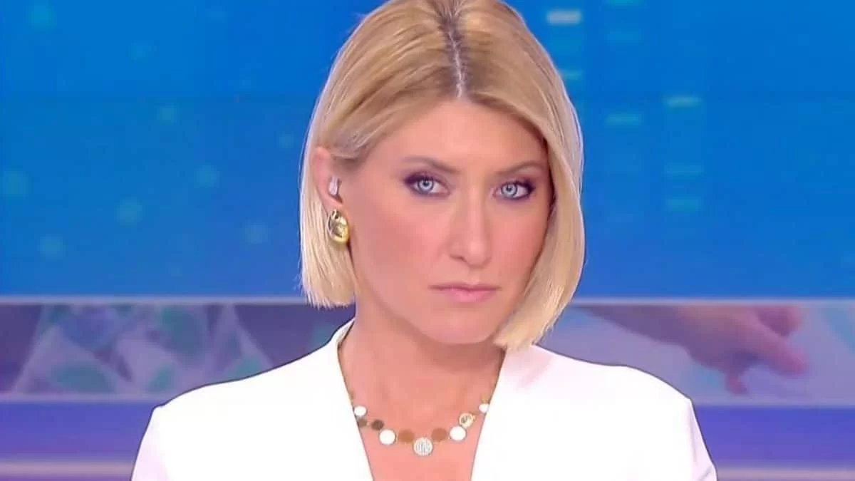 Εκλογές 2023: Ο μορφασμός της Σίας Κοσιώνη στο δελτίο του ΣΚΑΙ την στιγμή που ανακοινώνονταν οι έδρες