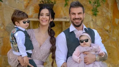 Την άλλαξαν δύο φόρες ρούχα - Εντυπωσιακές φωτογραφίες από τα βαφτίσια της κορούλας του Πετρετζίκη