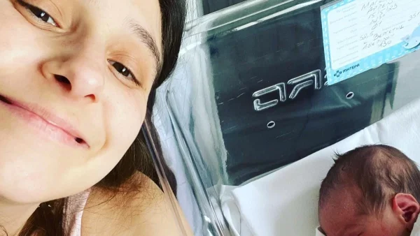 Έτοιμο να υποδεχτεί το νεογέννητο μωρό της Αθερίδου - Φωτεινό, με αρκουδάκια και ξύλινη κούνια το δωμάτιο του γιου της