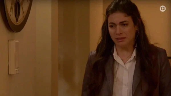 Παγιδευμένοι (23/5): «Σε έφερα εδώ που σκότωσε τον πατέρα σου...» - Στη φόρα η αλήθεια για τον δολοφόνο του Κοσμά! Η Άννα σπαράζει μπροστά στον μεγαλύτερο εχθρό της