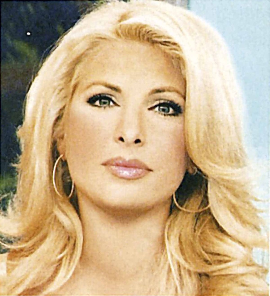 Πριν φτιάξει τα δόντια της, με καστανά άφρο μαλλιά: Σπάνιες φωτογραφίες της Ελένης Μενεγάκη στο φως της δημοσιότητας