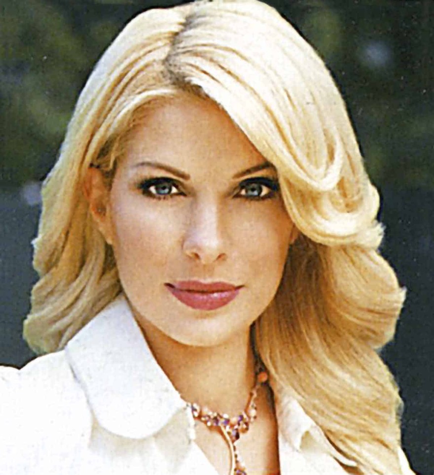 Πριν φτιάξει τα δόντια της, με καστανά άφρο μαλλιά: Σπάνιες φωτογραφίες της Ελένης Μενεγάκη στο φως της δημοσιότητας