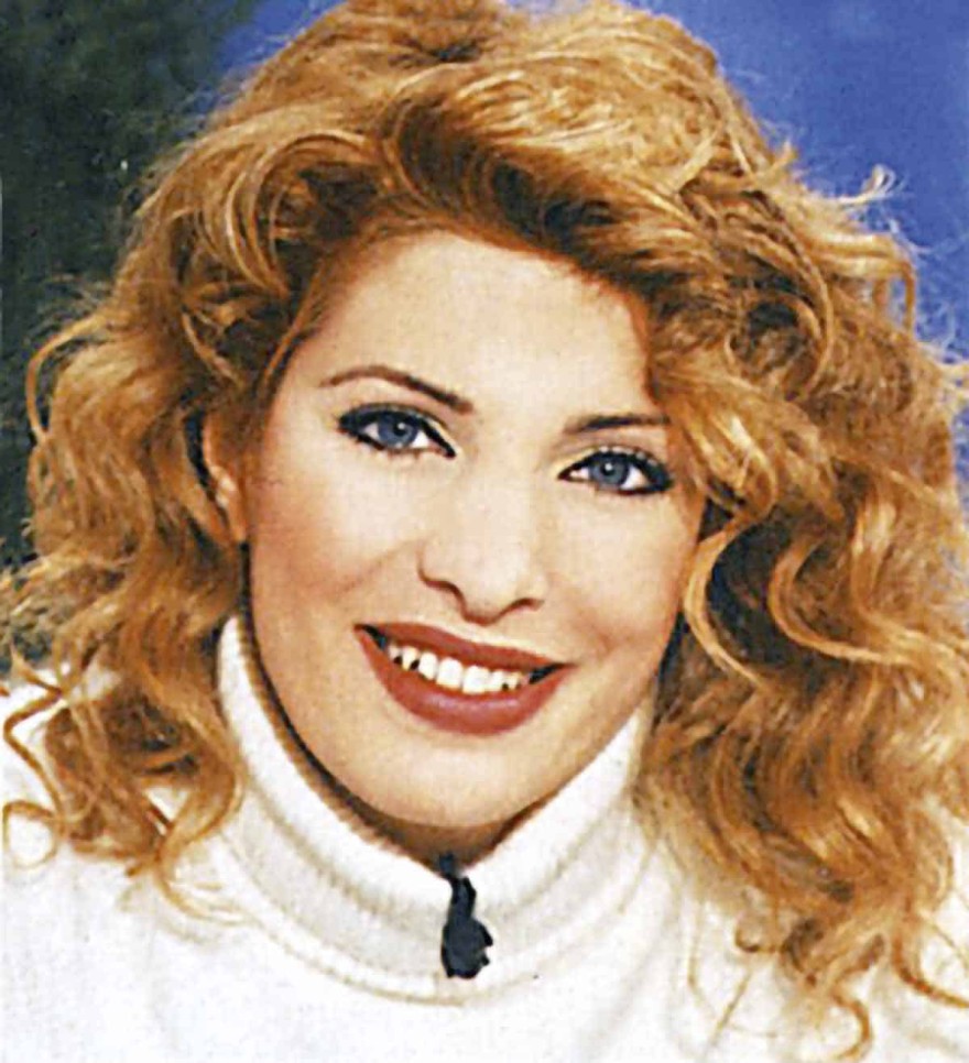 Πριν φτιάξει τα δόντια της, με καστανά άφρο μαλλιά: Σπάνιες φωτογραφίες της Ελένης Μενεγάκη στο φως της δημοσιότητας