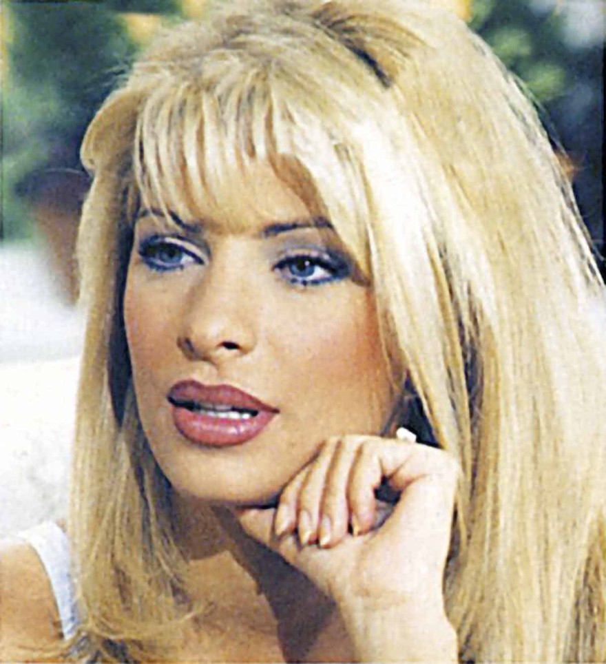 Πριν φτιάξει τα δόντια της, με καστανά άφρο μαλλιά: Σπάνιες φωτογραφίες της Ελένης Μενεγάκη στο φως της δημοσιότητας