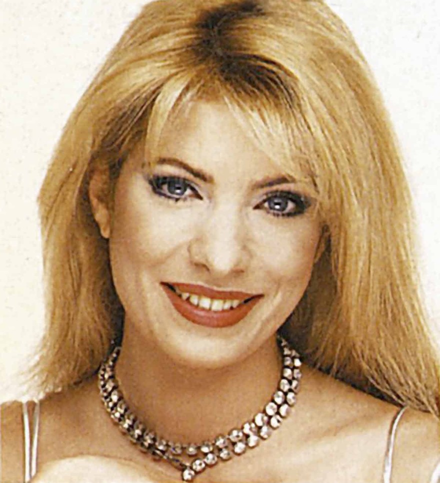 Πριν φτιάξει τα δόντια της, με καστανά άφρο μαλλιά: Σπάνιες φωτογραφίες της Ελένης Μενεγάκη στο φως της δημοσιότητας