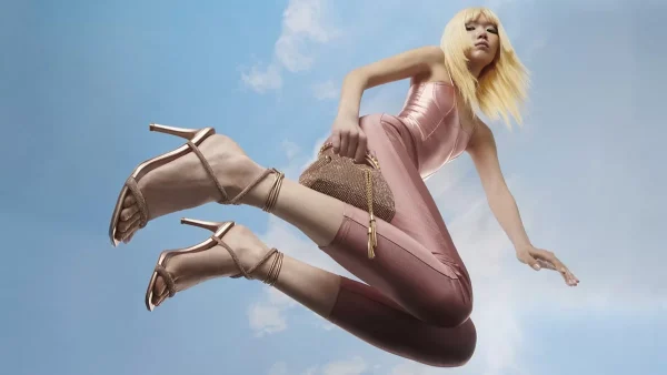 H EXE απογειώνει τη γυναίκα με τη νέα καλοκαιρινή κολεξιόν, λαμπερή όσο ποτέ!