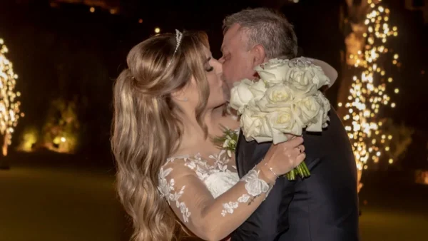 Ο φαντασμαγορικός γάμος του Διονύση Πυλαρινού και της Φανής Μπαρδάκη στη Βάρκιζα (Φωτογραφίες)