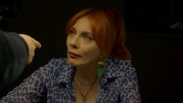 IQ 160 (28/5): Την δολοφονούν στο σπίτι της λίγο αφού δώσει κατάθεση - Τι συμβαίνει με την Πηνελόπη;