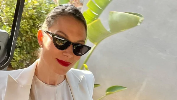 Φεστιβάλ Καννών: Με ολόσωμη κολλητή & στραφταλιζέ φόρμα - Έκλεψε όλες τις εντυπώσεις η Καγιά στο κόκκινο χαλί