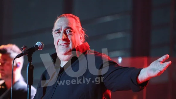 Χαμογελαστός και πιο ανανεωμένος από ποτέ - Ανακοινώθηκε η πρώτη συναυλία του Βασίλη Καρρά