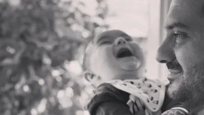 Παιχνίδια με τον γιο και τον σκύλο του - Η τρυφερή ανάρτηση του Λεωνίδα Κουτσόπουλου δίπλα στην πισίνα